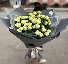 Букет Белые кустовые розы Солинеро в Тайцы