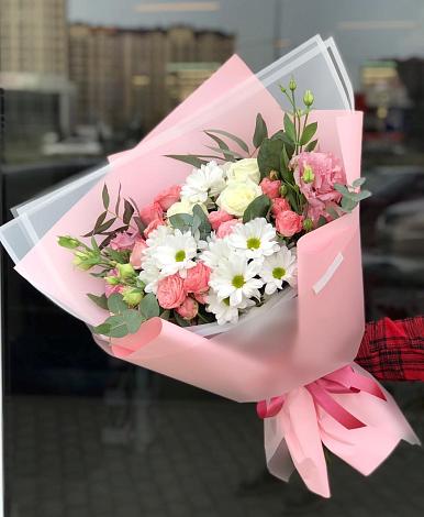 Букет цветов из: Розы, Лизиантусы и Хризантемы в Тайцы